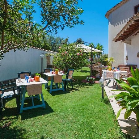 Le Quattro Mura Bed and Breakfast Pula Buitenkant foto