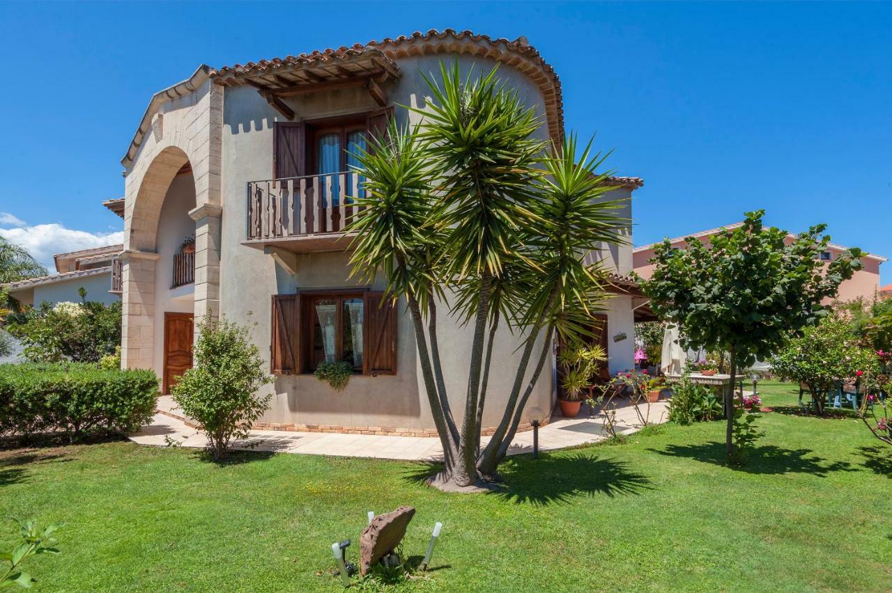 Le Quattro Mura Bed and Breakfast Pula Buitenkant foto