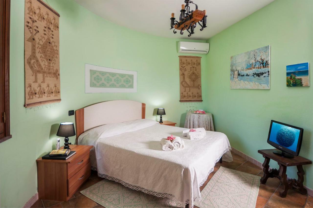 Le Quattro Mura Bed and Breakfast Pula Buitenkant foto