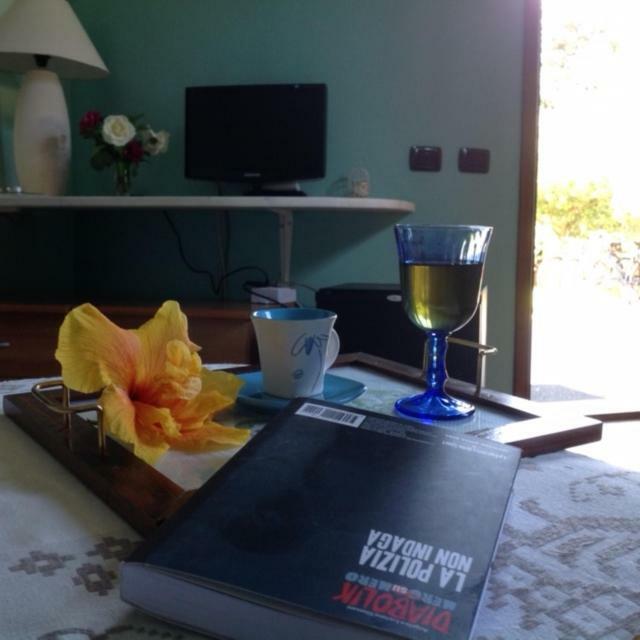 Le Quattro Mura Bed and Breakfast Pula Buitenkant foto