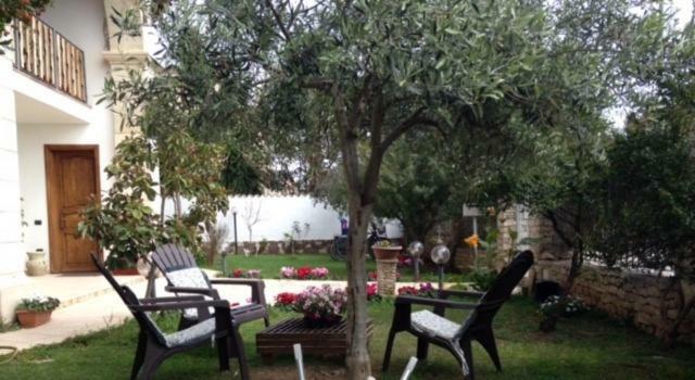 Le Quattro Mura Bed and Breakfast Pula Buitenkant foto
